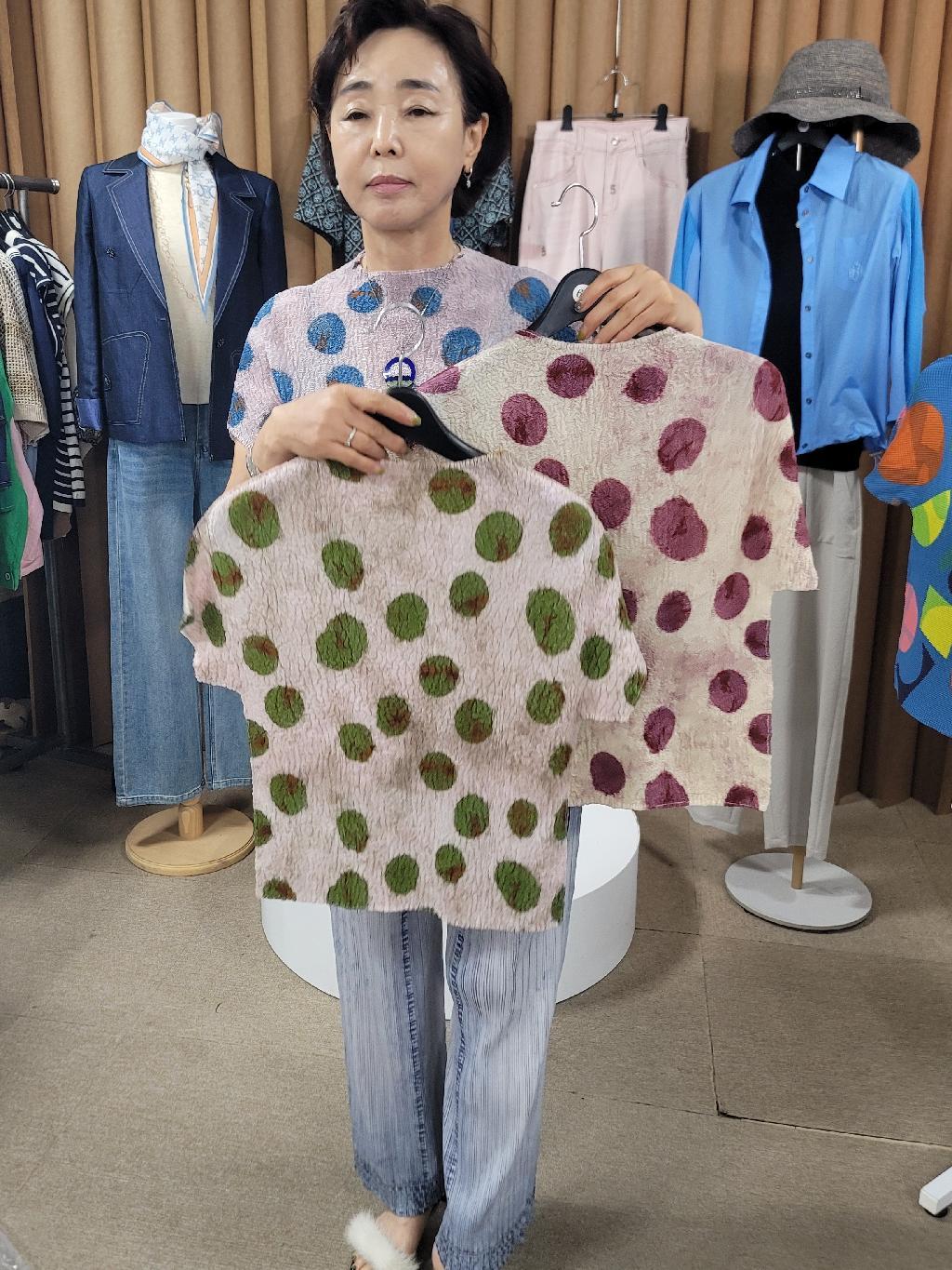 라운드 도트플리츠TS