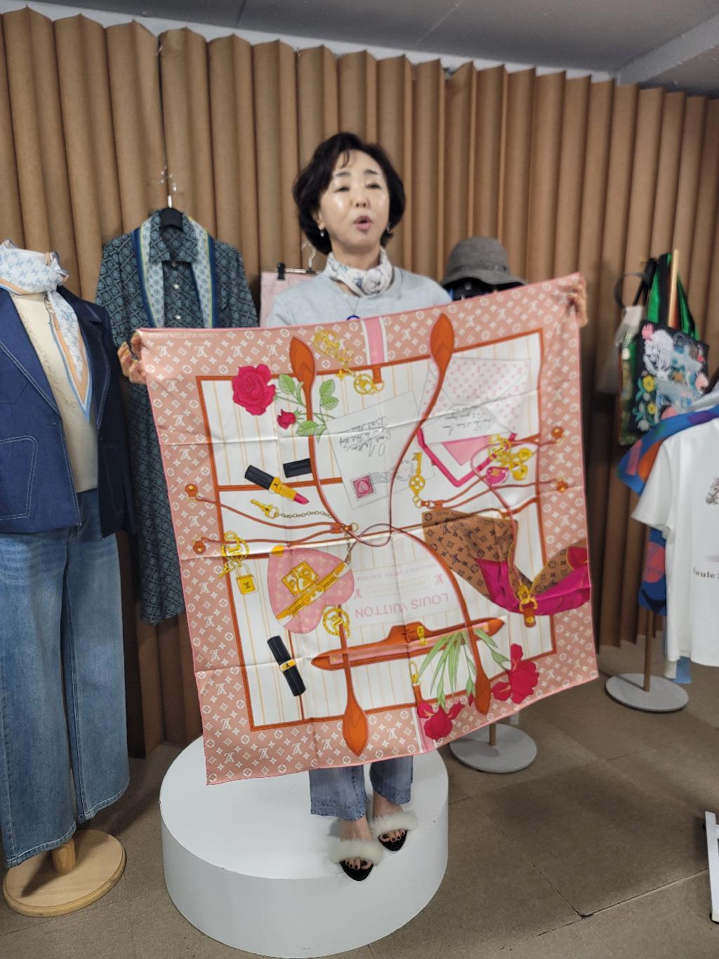 루이비# 빅스카프 레드